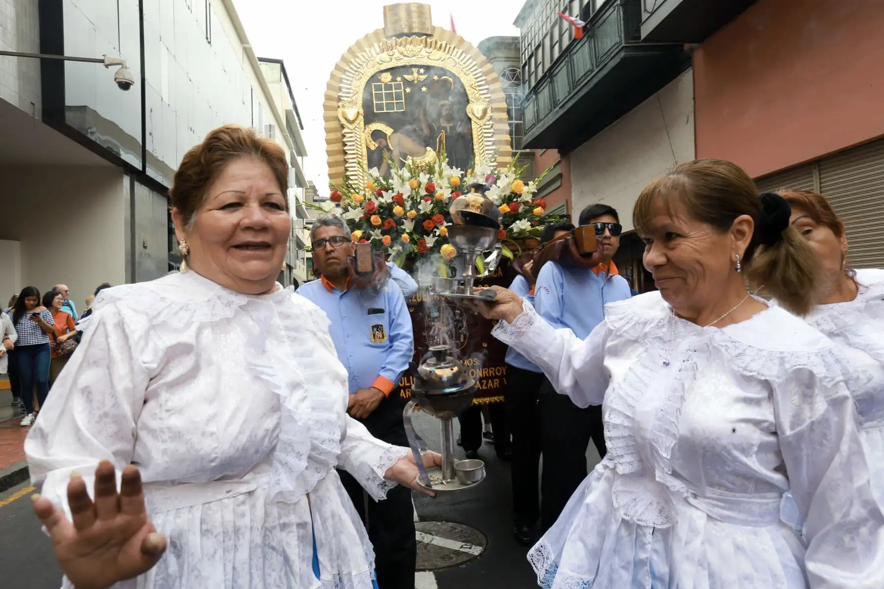 Procesión de imágenes del departamento del  Cusco residente en Lima  por el aniversario  de Lima Foto: ANDINA/Norman Córdova