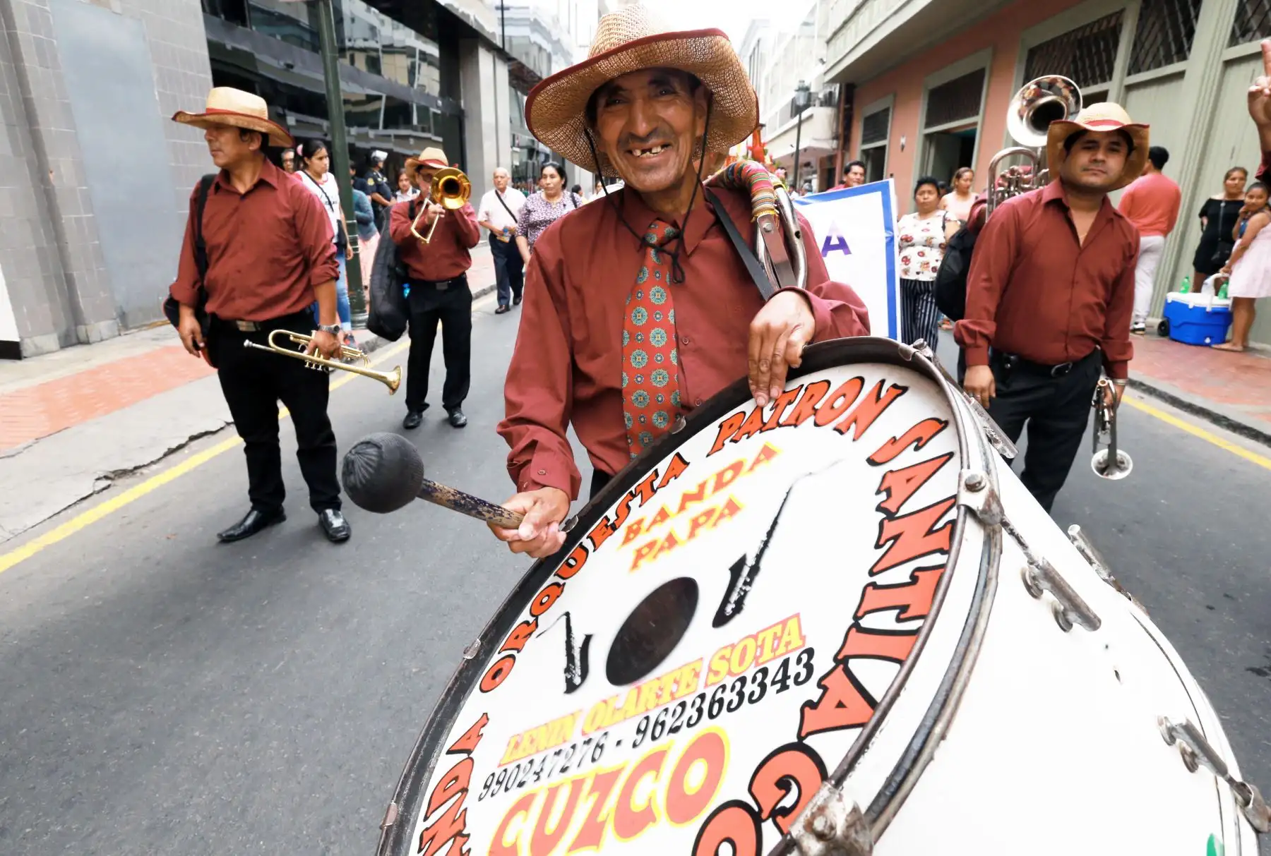 Procesión de imágenes del departamento del  Cusco residente en Lima  por el aniversario  de Lima Foto: ANDINA/Norman Córdova