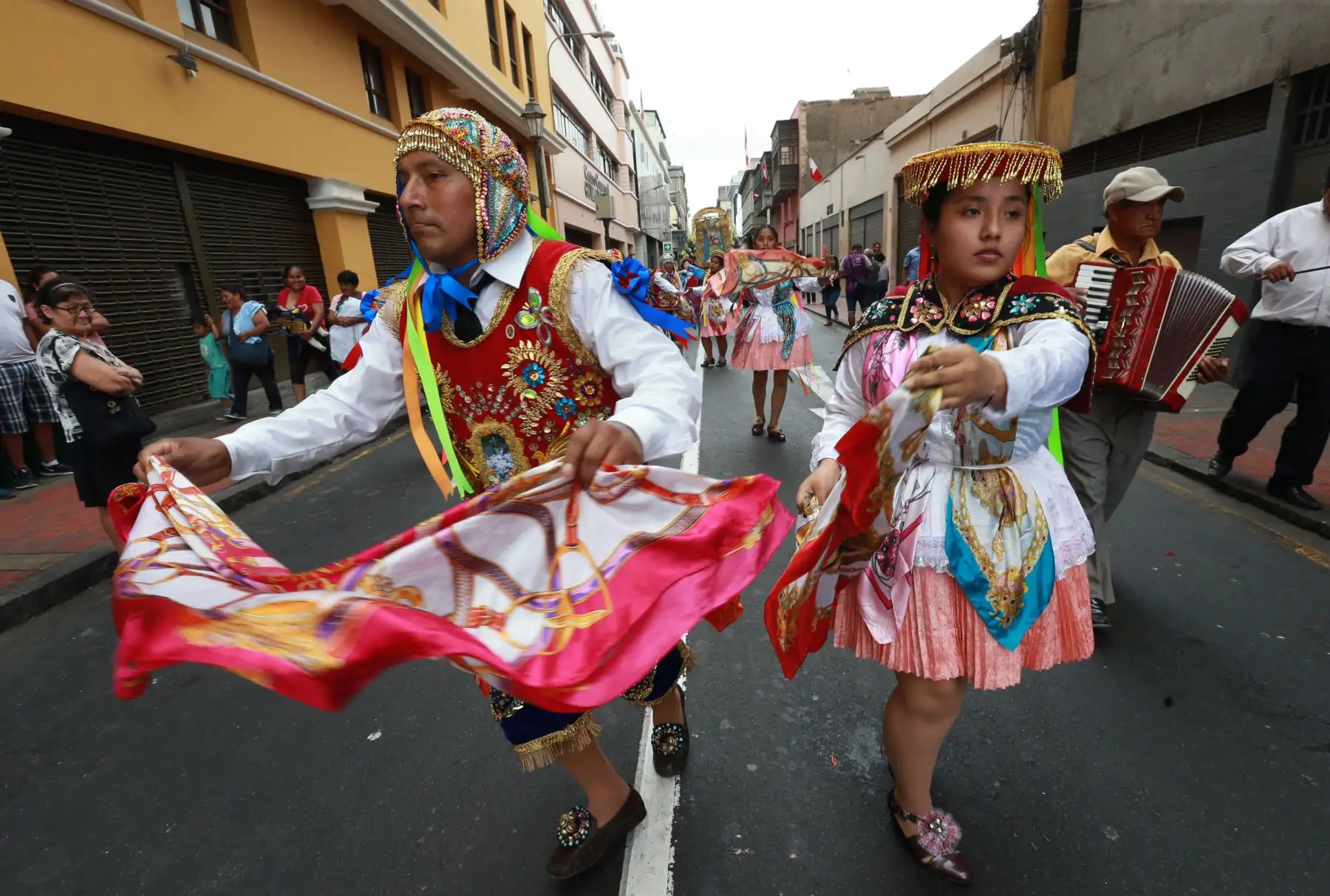 Procesión de imágenes del departamento del  Cusco residente en Lima  por el aniversario  de Lima Foto: ANDINA/Norman Córdova
