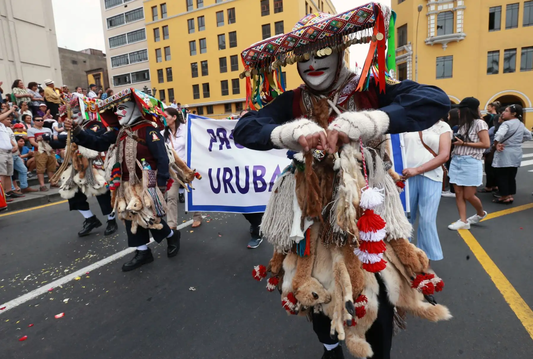 Procesión de imágenes del departamento del  Cusco residente en Lima  por el aniversario  de Lima Foto: ANDINA/Norman Córdova