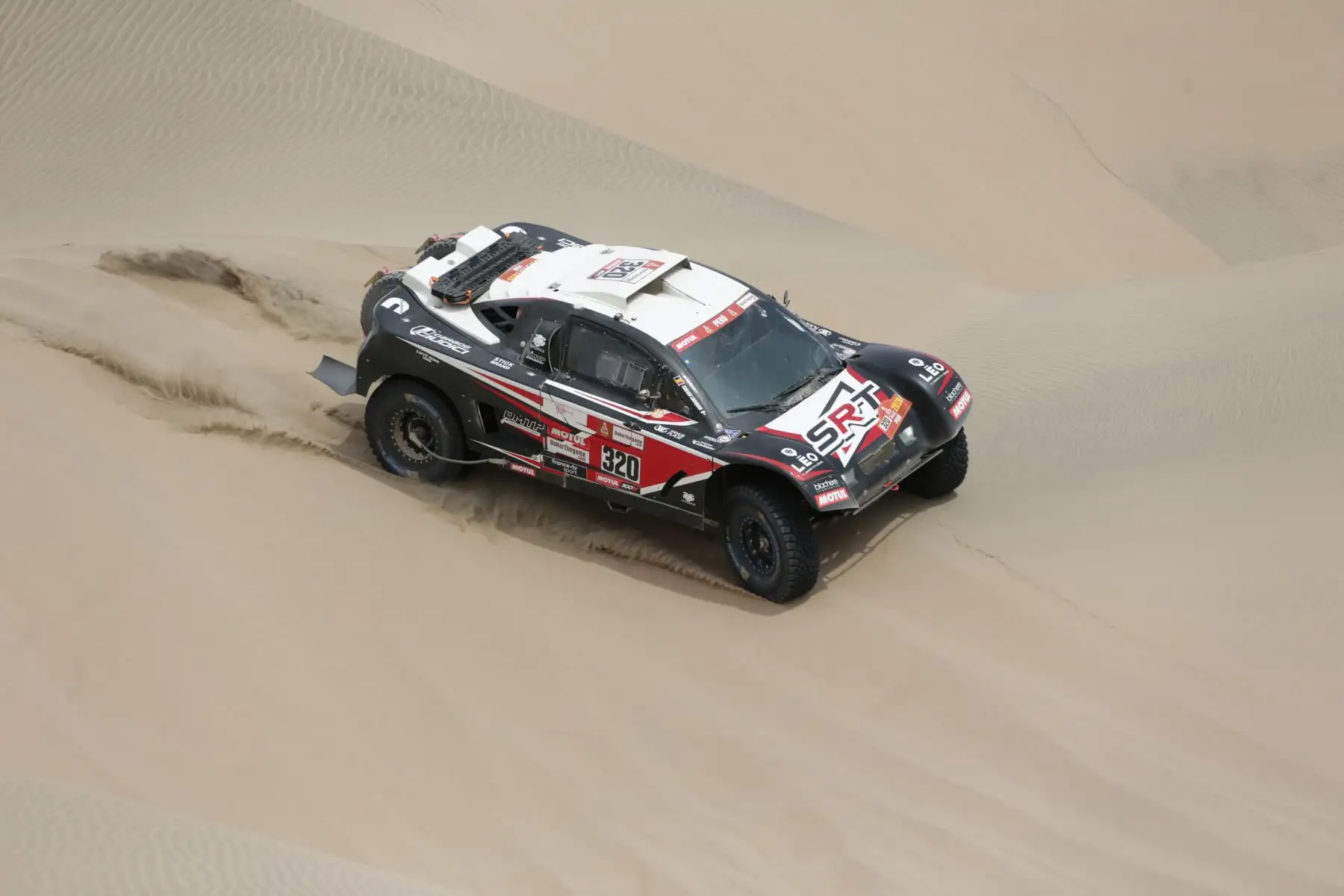 Sexta etapa del Dakar Arequipa - San Juan de Marcona, en el desierto de Tanaka. Foto:ANDINA/Luis Iparraguirre