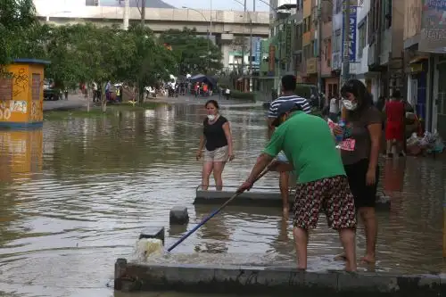 Recomiendan uso constante de agua y jabón al contacto con aguas servidas para evitar leptospirosis.Foto:  ANDINA/Vidal Tarqui