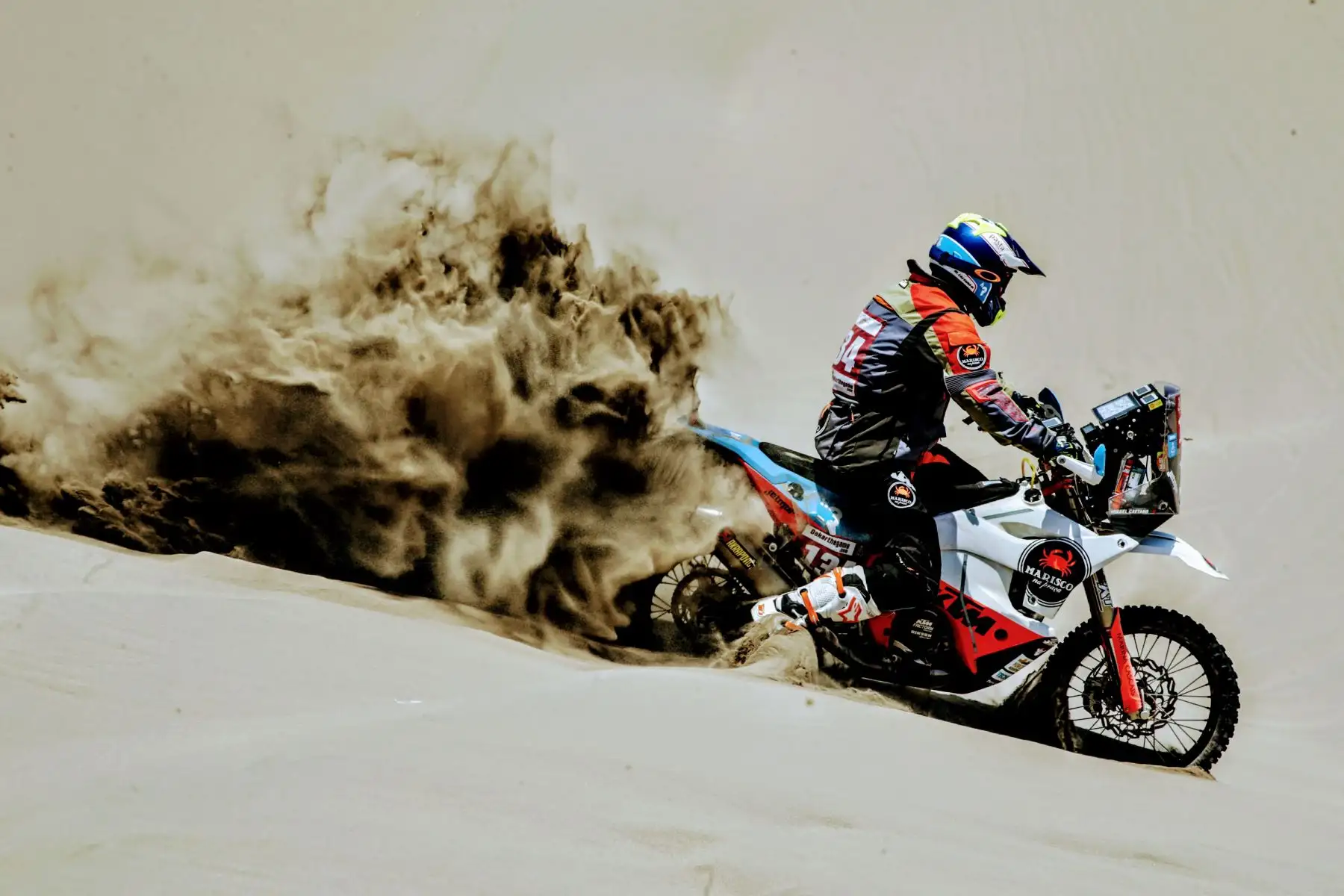 Sexta etapa del Dakar Arequipa - San Juan de Marcona, en el desierto de Tanaca. Foto: ANDINA/Luis Iparraguirre