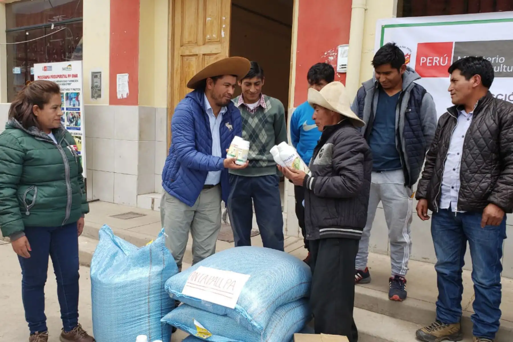 Entregan semillas de avena y cebada para mitigar impacto de eventos climáticos. ANDINA/Difusión