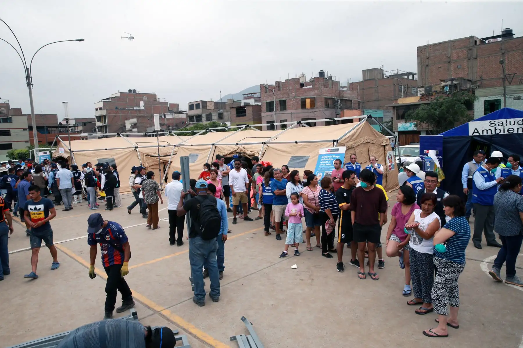 En la Calle Los Tusílagos se concentra labores de evacuación de aguas servidas en SJL. Foto: ANDINA/Norman Córdova