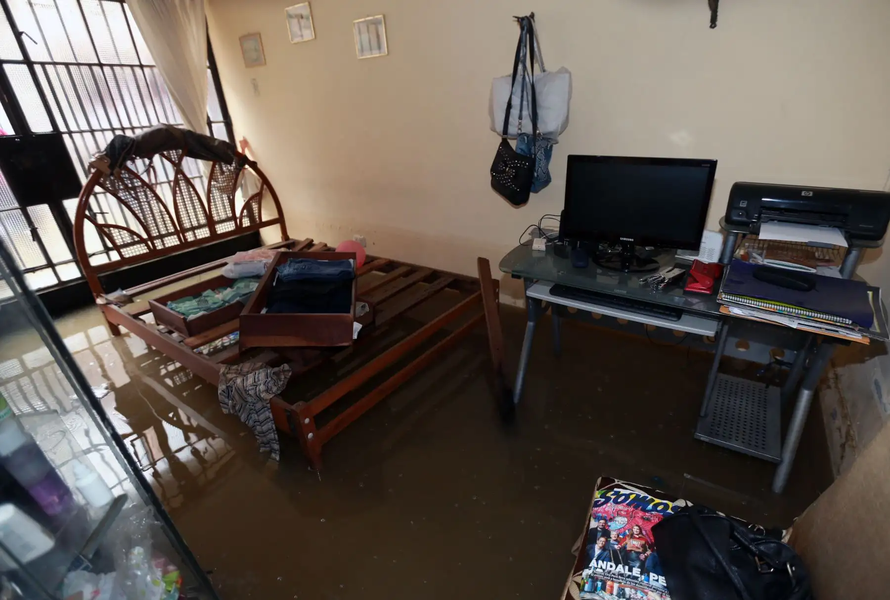 En la Calle Los Tusílagos se concentra labores de evacuación de aguas servidas en SJL. Foto: ANDINA/Norman Córdova