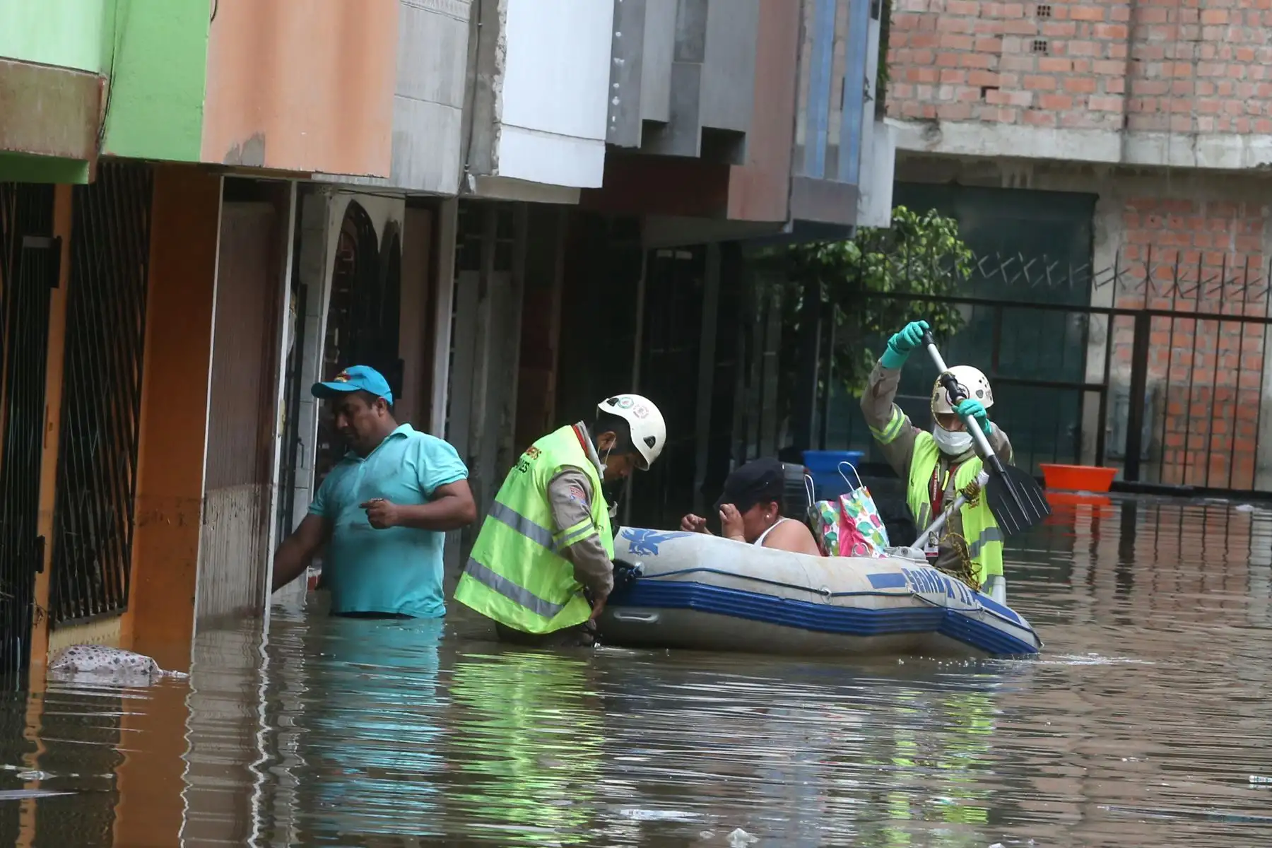 Urbanización Los Jardines de San Juan de Lurigancho, afectada desde ayer por un inmenso aniego de aguas servidas. Foto: ANDINA/ Vidal Tarqui
