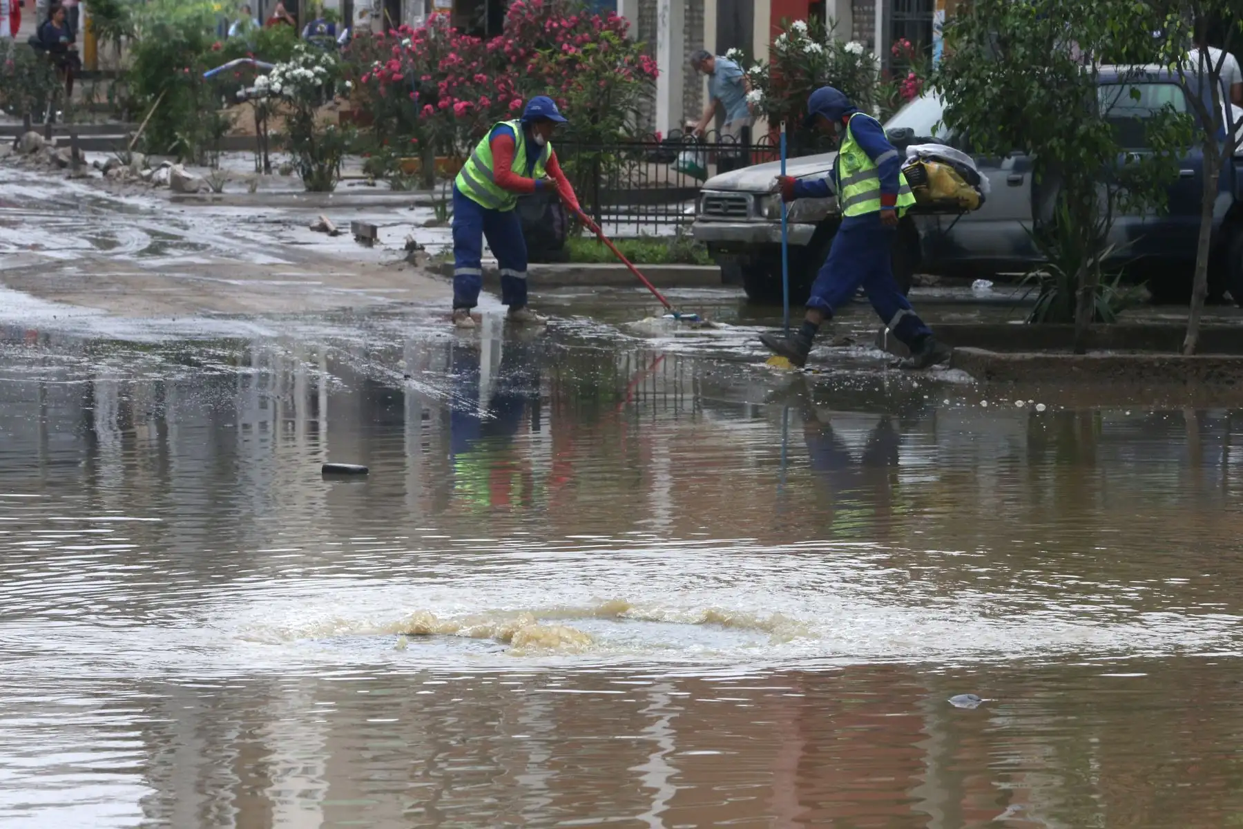 Urbanización Los Jardines de San Juan de Lurigancho, afectada desde ayer por un inmenso aniego de aguas servidas. Foto: ANDINA/ Vidal Tarqui