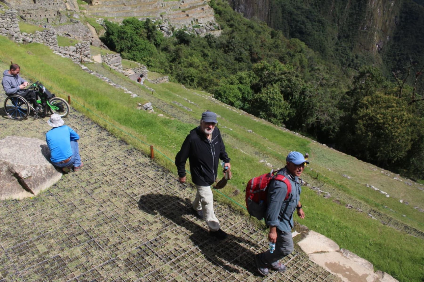 Robert De Niro esta vez disfrutó del buen clima que se presentó en la ciudadela Inca de Machu Picchu. ANDINA/Percy Hurtado Santillán