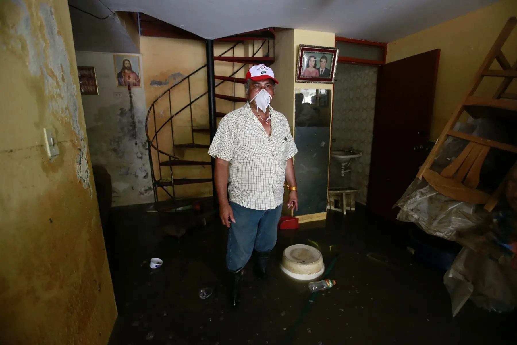 Propietario de una de las viviendas afectadas tras el aniego en la zona del aniego en San Juan de Lurigancho. Foto: ANDINA/Nathalie Sayago