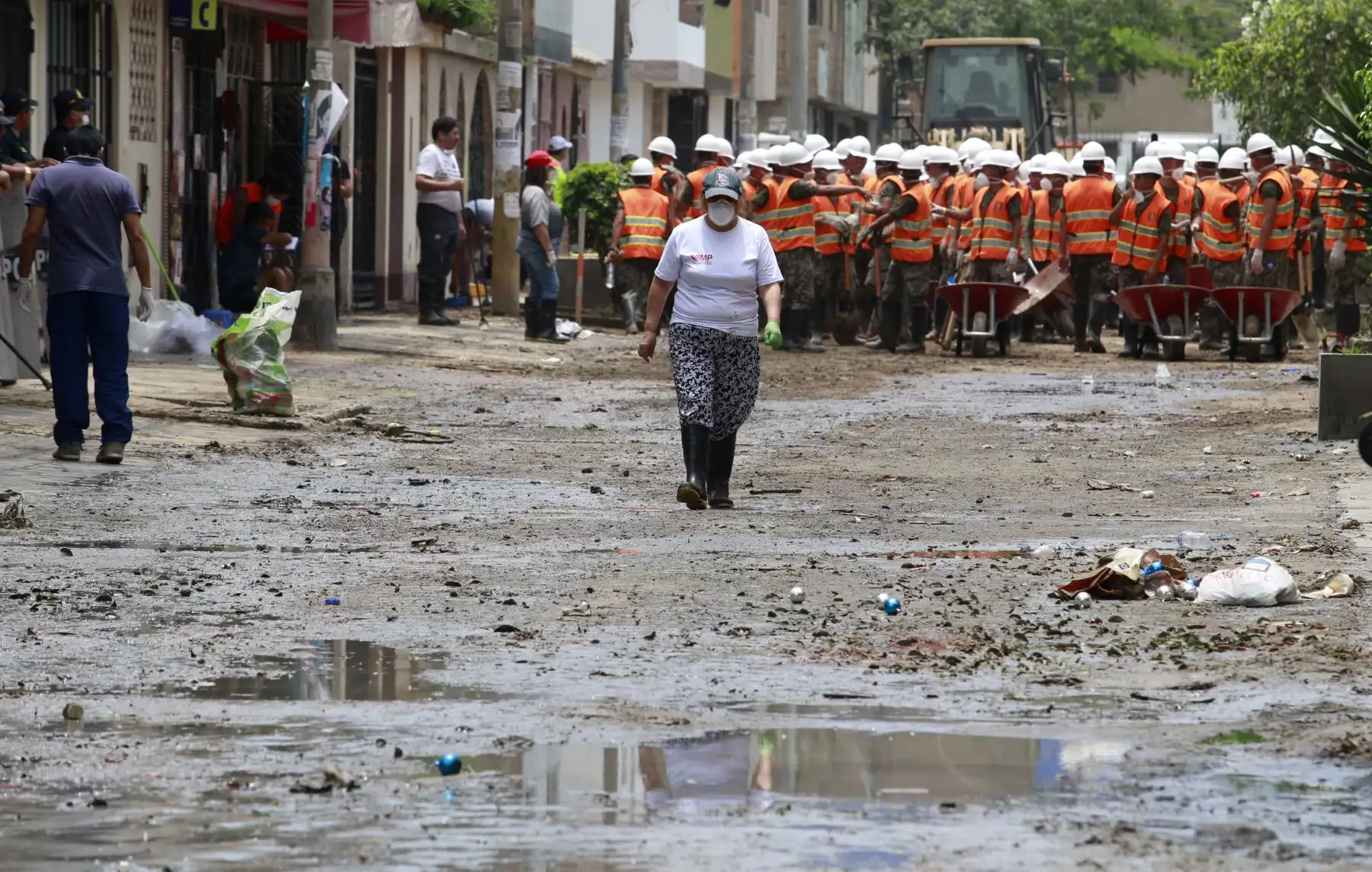 Continúan las labores de limpieza en la zona del aniego en San Juan de Lurigancho. Foto: ANDINA/Nathalie Sayago