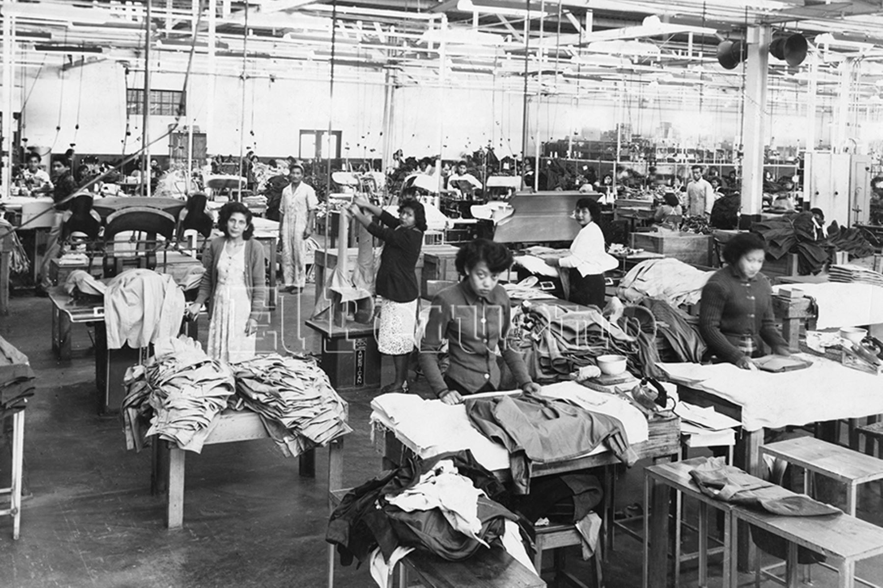 Callao - 1952 / Trabajadores textiles de la Fábrica de Confecciones Texoro S.A. Foto: Archivo Histórico de EL PERUANO.