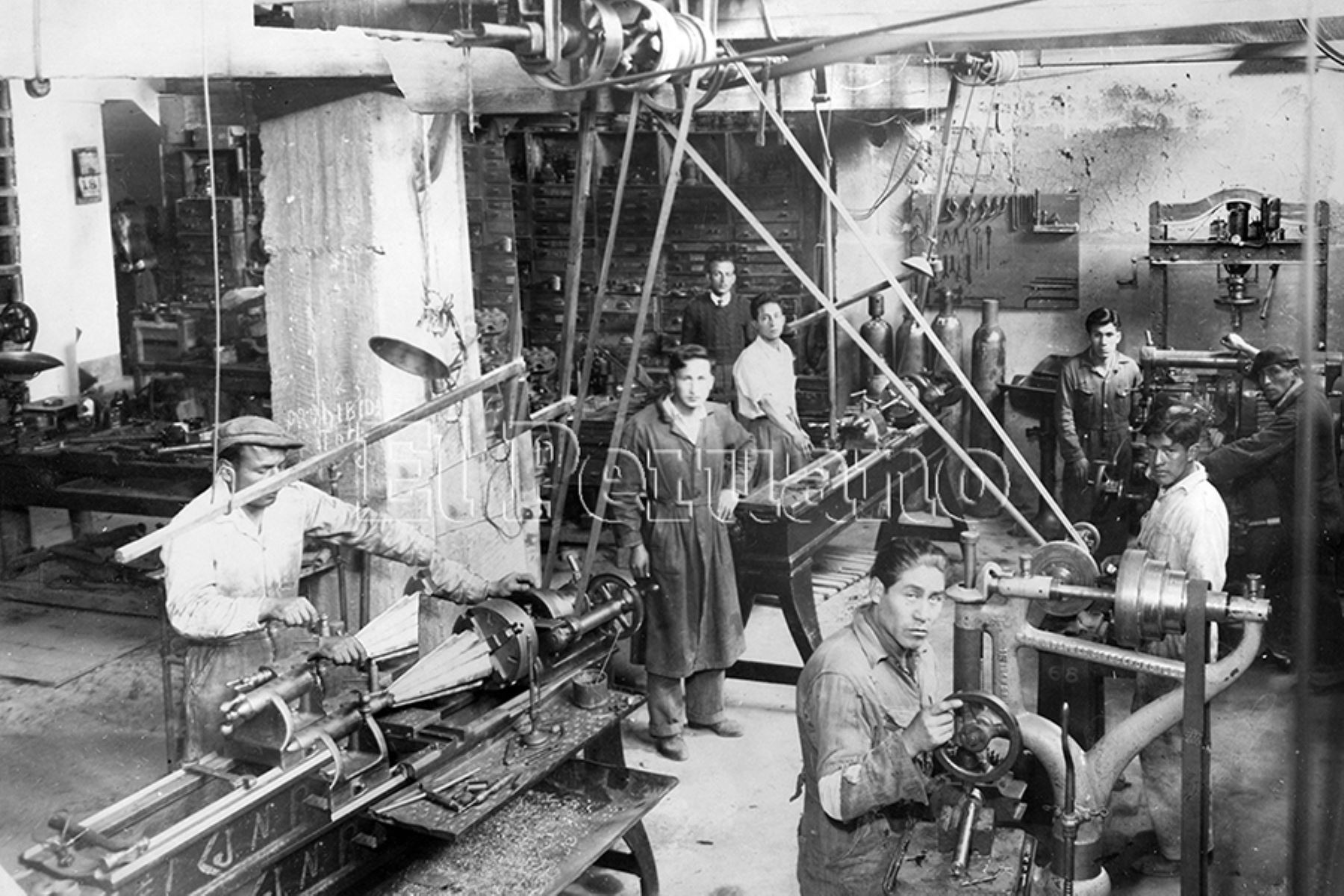 Junín 1950 / Obreros de la factoría de la Compañía Peña Hermanos en Huancayo. Foto: Archivo Histórico de EL PERUANO.