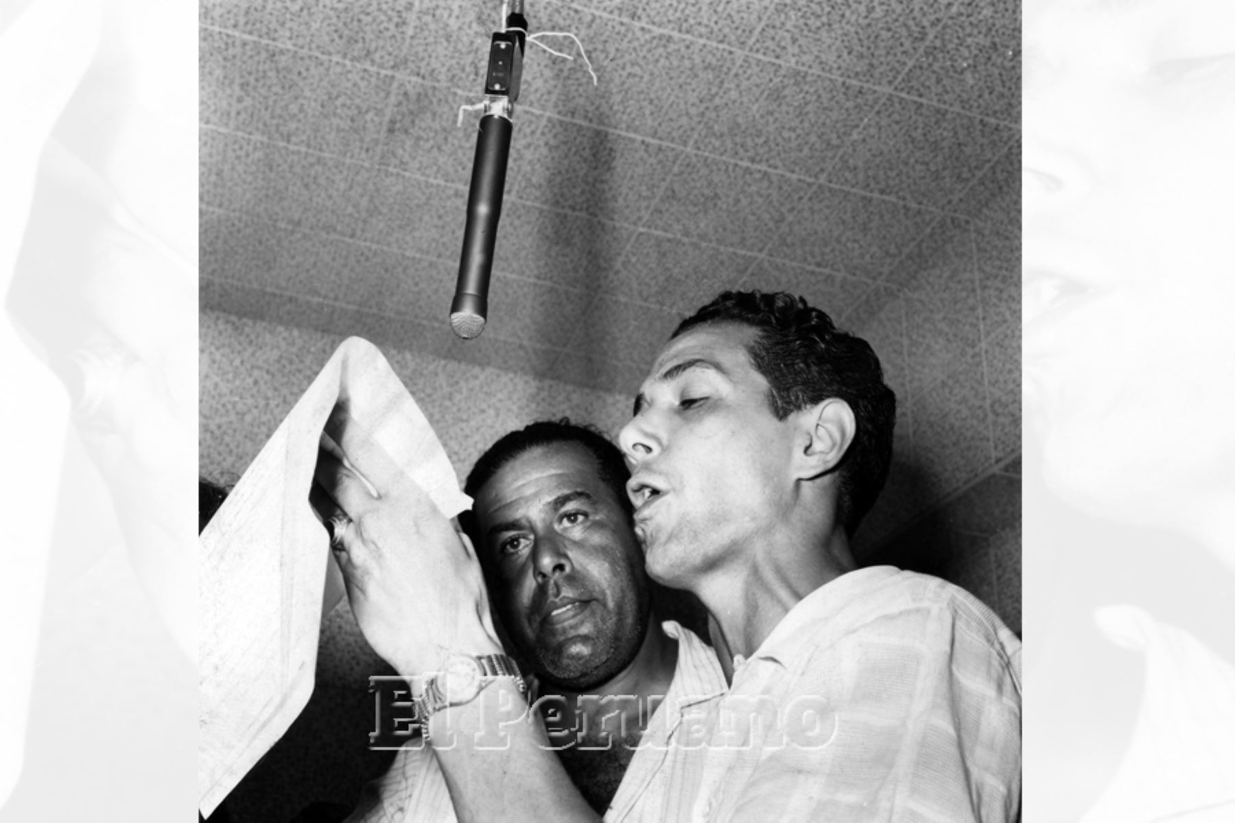 Lima - 1960 / Augusto Ferrando y el imitador Guillermo Rossini en Radio Victoria. Foto Archivo Histórico de El PERUANO