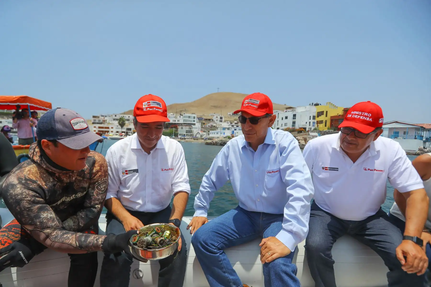 Jefe de Estado supervisa el desarrollo de la jornada de educación y sensibilización ambiental “Playas Limpias 2019" en el Balneario de Pucusana. Foto: ANDINA/Prensa Presidencia