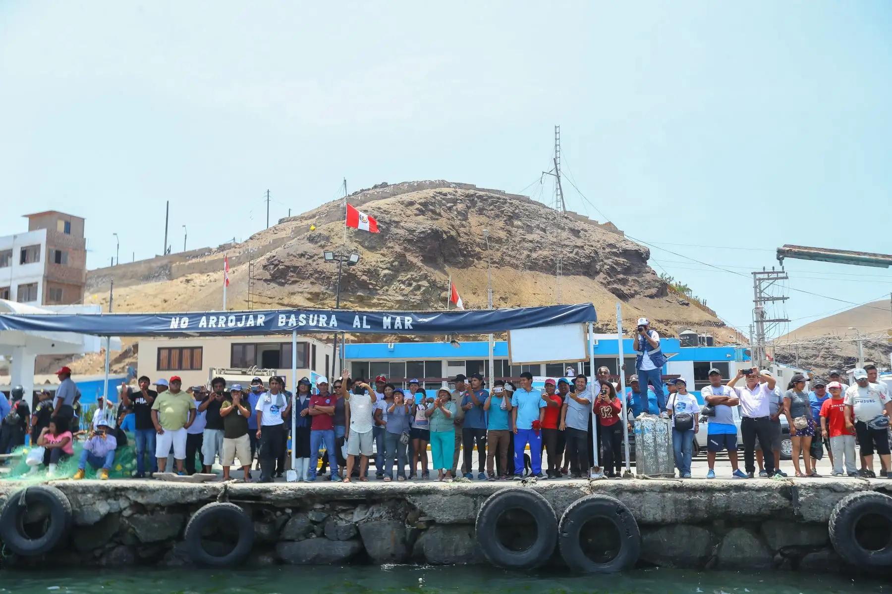 Jefe de Estado supervisa el desarrollo de la jornada de educación y sensibilización ambiental “Playas Limpias 2019" en el Balneario de Pucusana. Foto: ANDINA/Prensa Presidencia