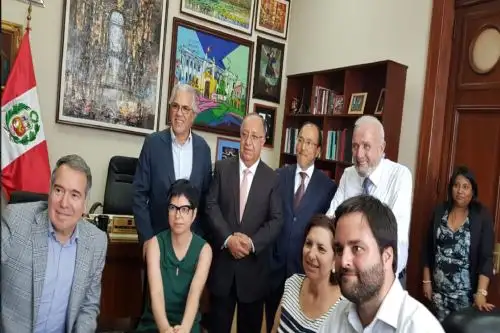 Comisión de Reforma Política se reunió con el Apra y Bancada Liberal