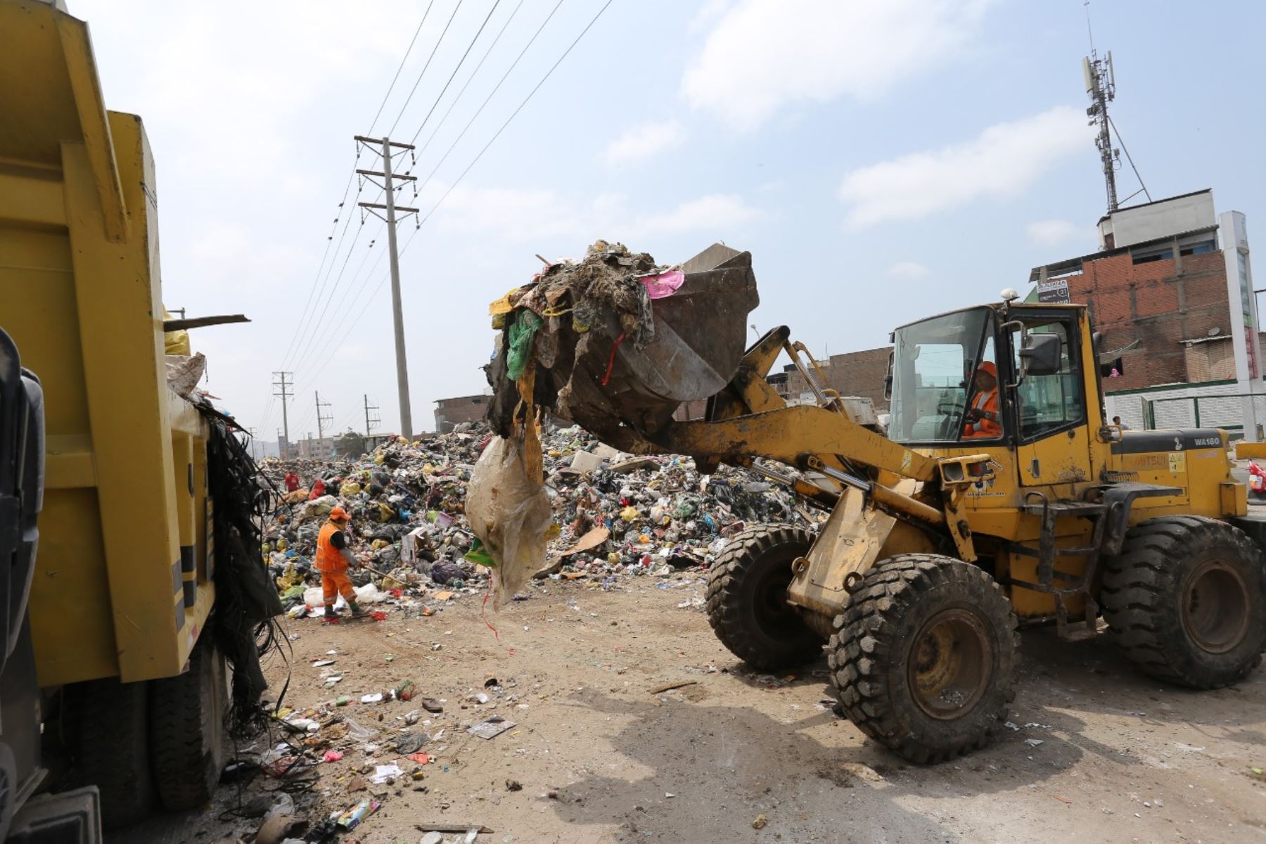 Recogen más de 400 toneladas de basura al día en San Juan de Miraflores. Foto: ANDINA/Difusión.