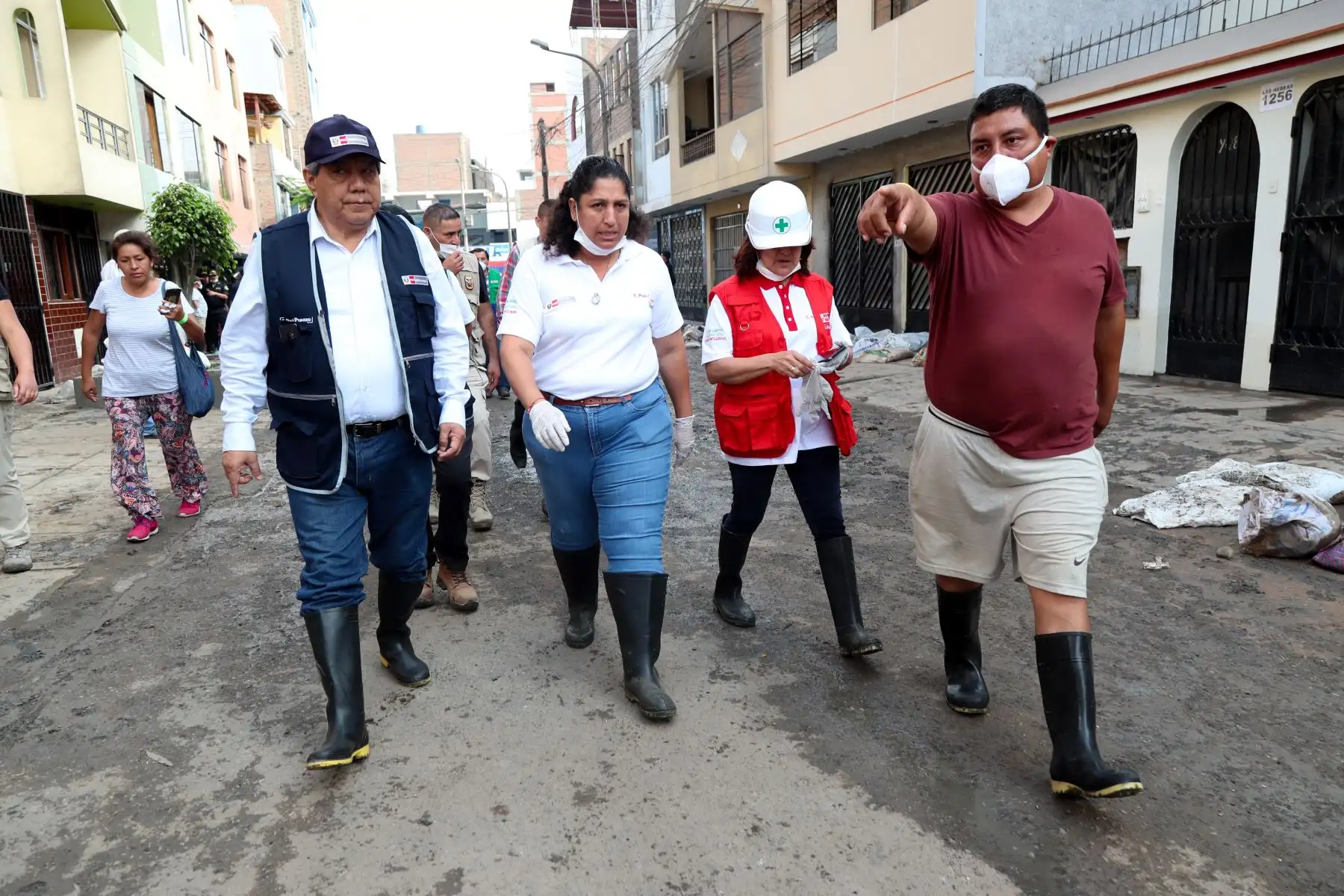 La ministra del Ambiente, Fabiola Muñoz, inspecciona zona afectada por aniego en San Juan de Lurigancho. Foto: ANDINA/Difusión MINAM