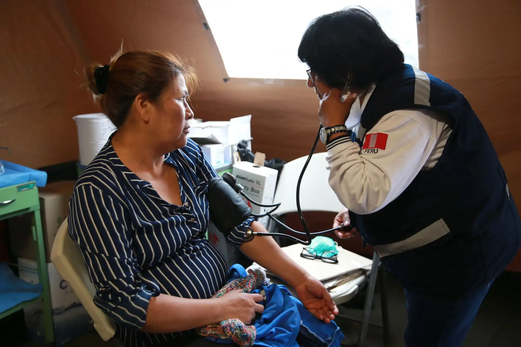 Vecinos afectados por el aniego en San Juan de Lurigancho reciben atención medica. Foto: ANDINA/Norman Córdova