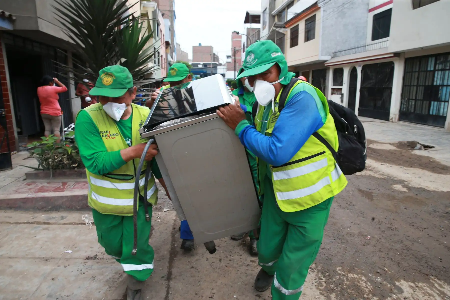 Continuan las labores de limpieza en la zona afectada por el aniego en San Juan de Lurigancho. Foto: ANDINA/Norman Córdova