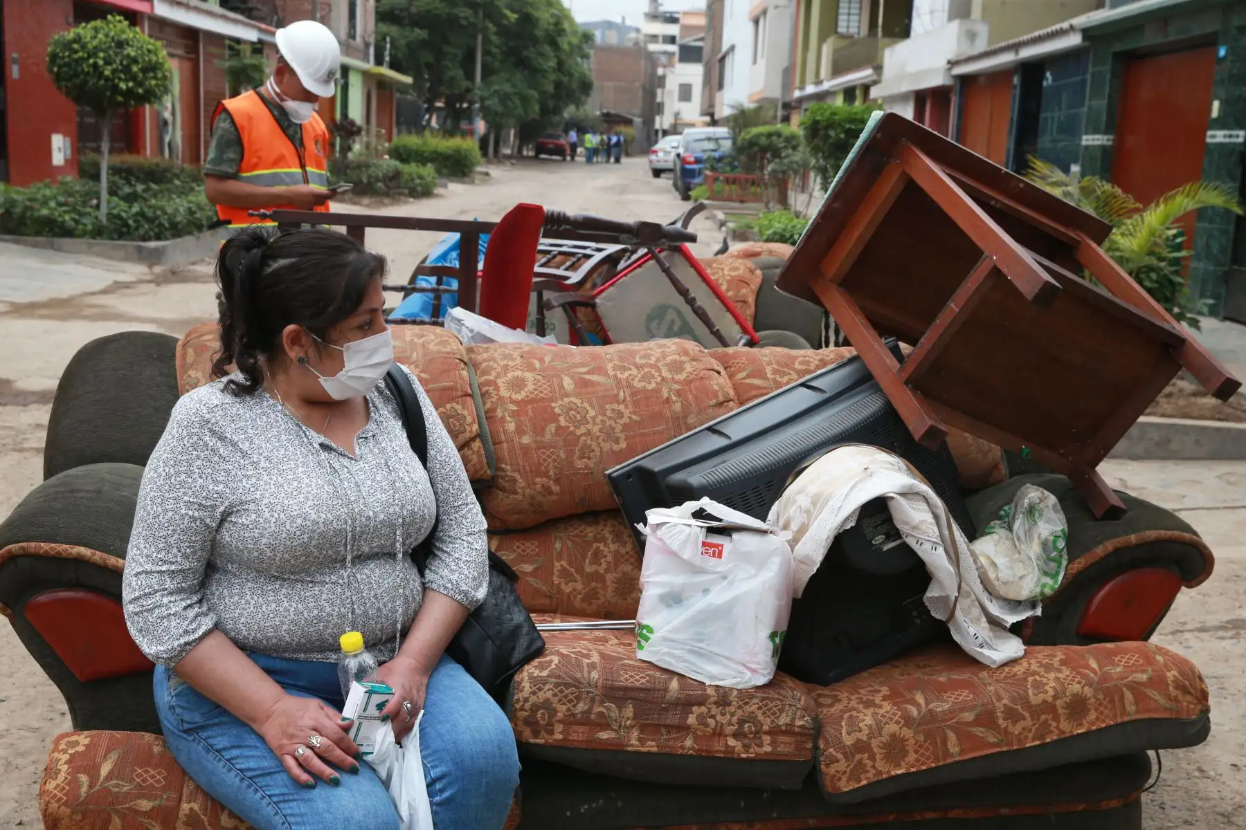 Vecinos afectados por el aniego en San Juan de Lurigancho. Foto: ANDINA/Norman Córdova