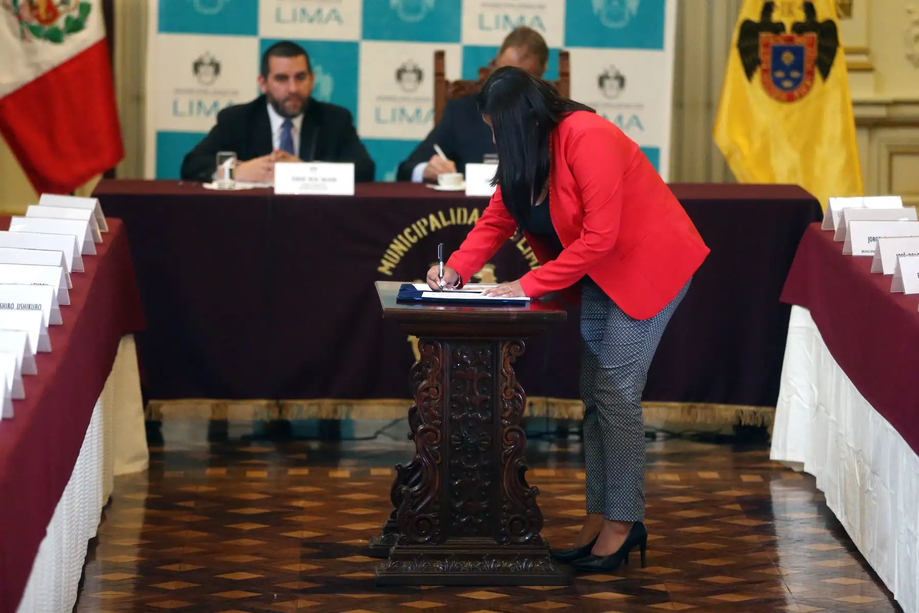 María Nina, alcalde de San Juan de Miraflores firmaron pacto contra la corrupción. Foto: ANDINA/Vidal Tarqui
