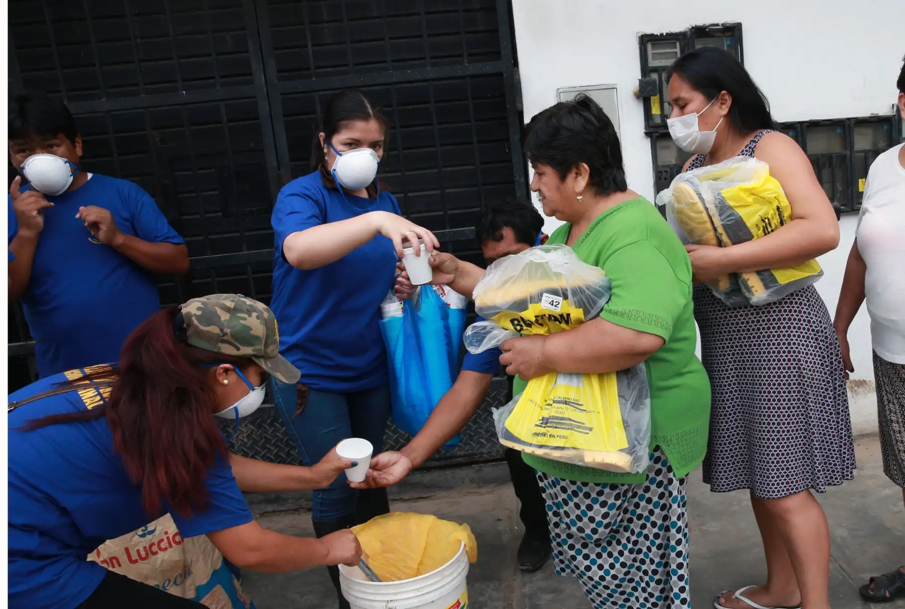 Continuan las labores de limpieza en la zona afectada por el aniego en San Juan de Lurigancho. Foto: ANDINA/Norman Córdova