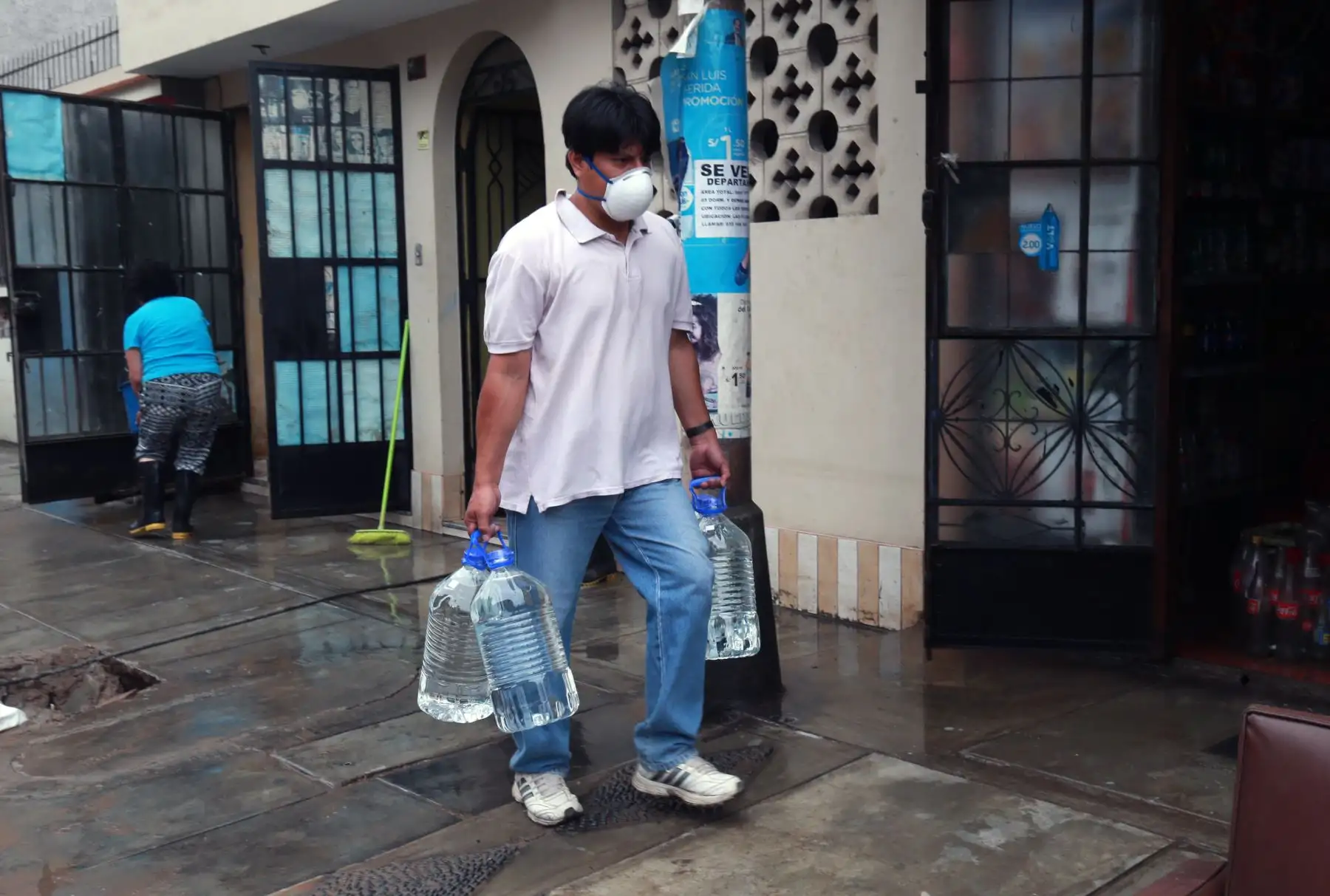 Continuan las labores de limpieza en la zona afectada por el aniego en San Juan de Lurigancho. Foto: ANDINA/Norman Córdova