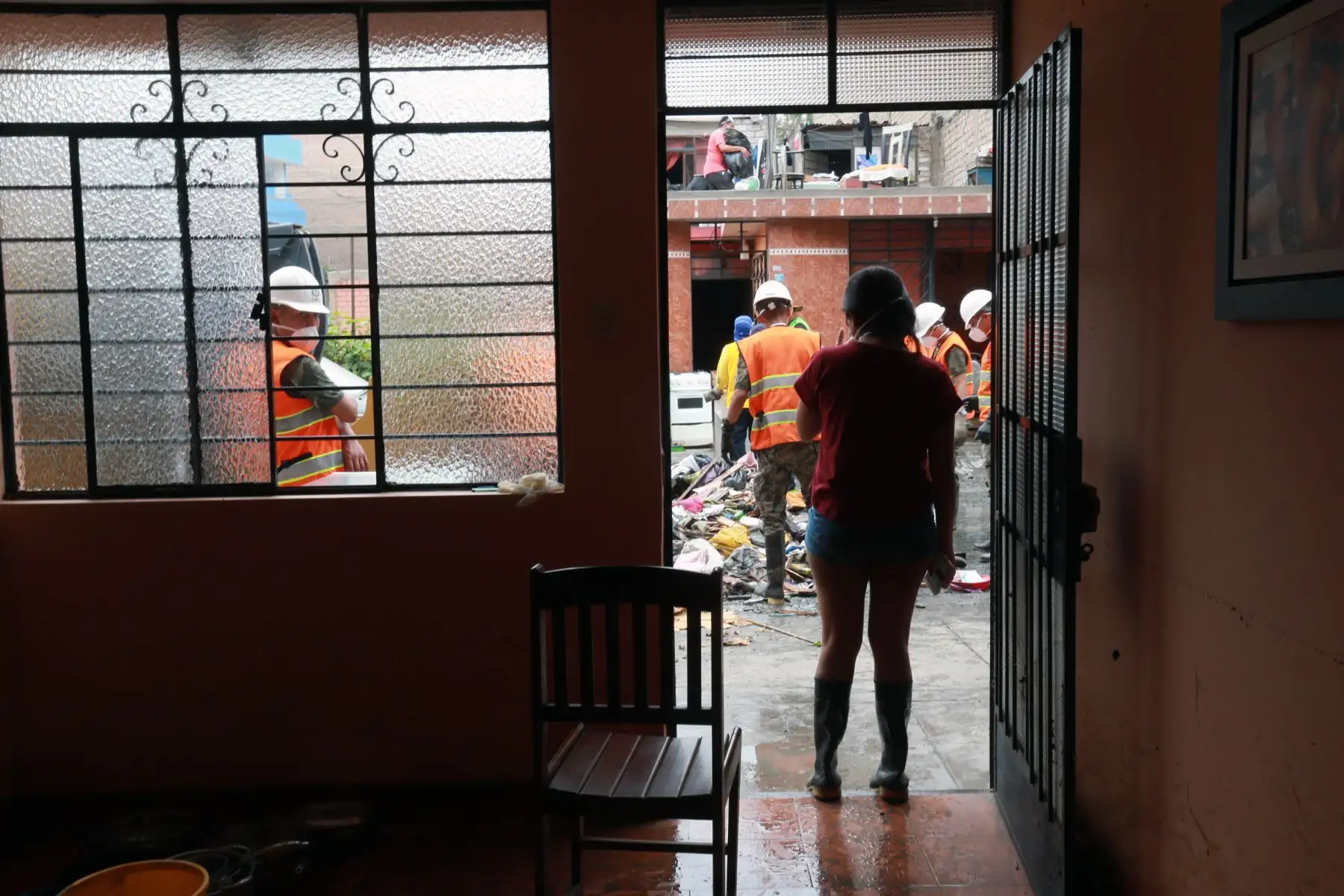 Continuan las labores de limpieza en la zona afectada por el aniego en San Juan de Lurigancho. Foto: ANDINA/Norman Córdova