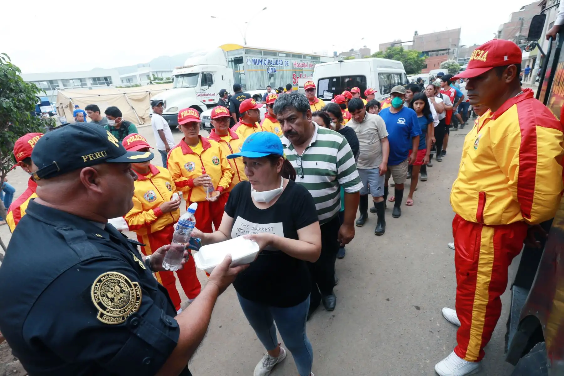Continuan las labores de limpieza en la zona afectada por el aniego en San Juan de Lurigancho. Foto: ANDINA/Norman Córdova