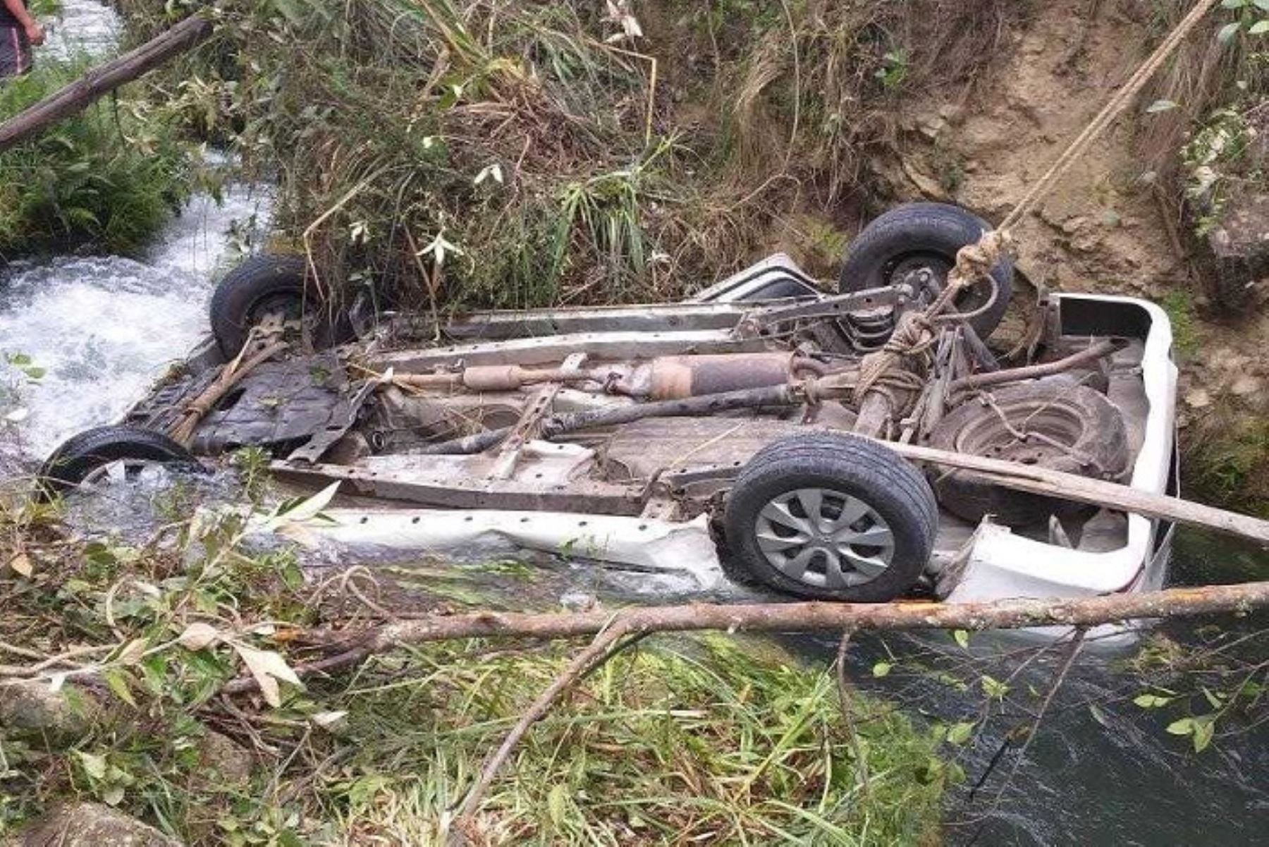 Un auto particular se despistó y cayó a un abismo en la carretera Yungay – Llanganuco, en la sierra de Áncash, causando la muerte de una persona y dejando a otras cinco heridas; se informó hoy.