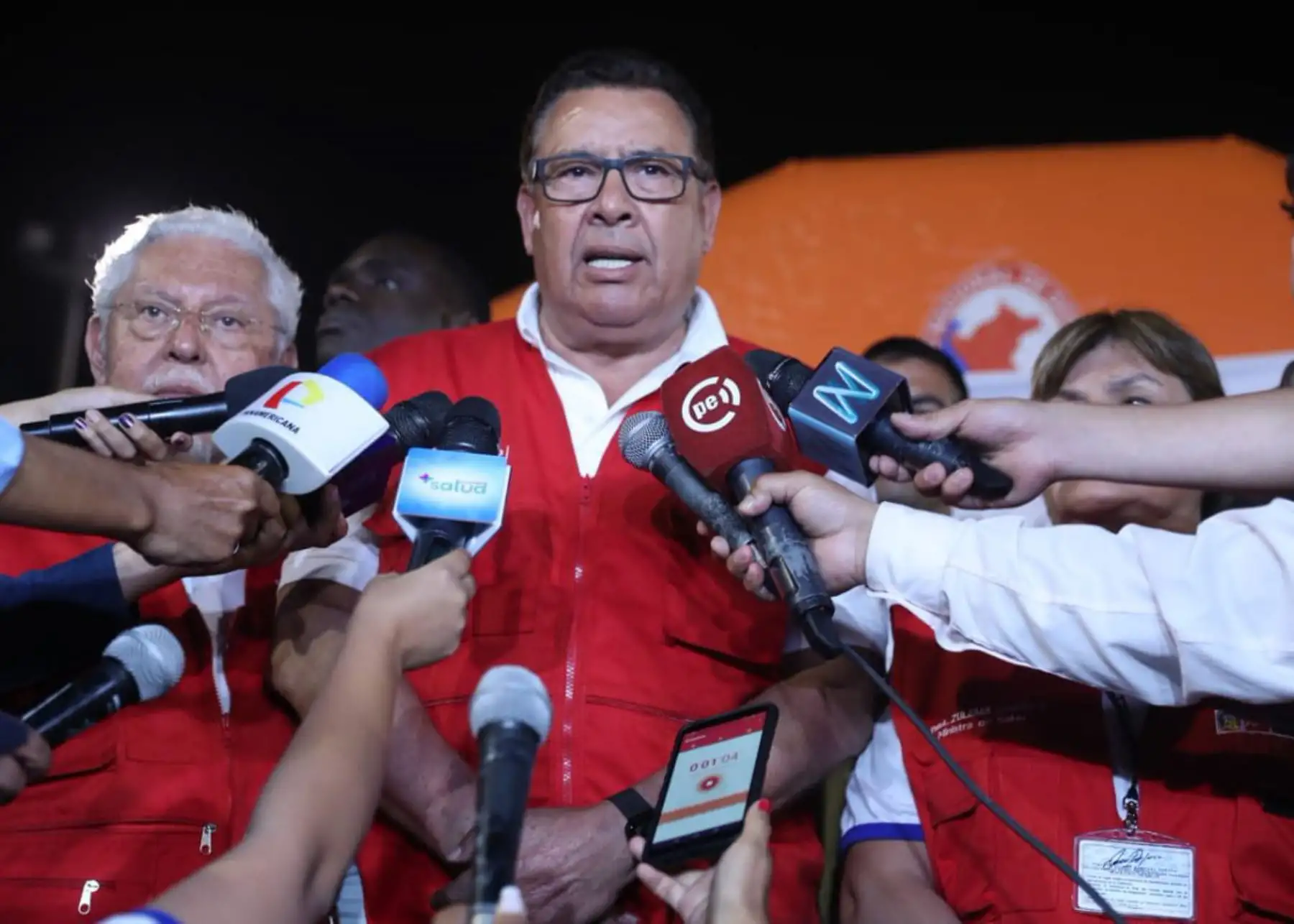 Ministros de Defensa, José Huerta; de Salud, Zulema Tomás; y de Vivienda, Javier Piqué, en San Juan de Lurigancho.