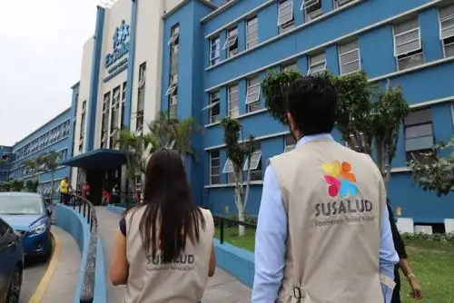 A fin de verificar la oportuna y adecuada atención y el estado de salud del menor de iniciales B.J.E.L., de un 1 año y 8 meses, quien sufrió quemaduras en el rostro durante una cirugía que se le practicaba en Chiclayo, región Lambayeque, personal de la Superintendencia Nacional de Salud (Susalud) acudió al Hospital Guillermo Almenara de EsSalud.