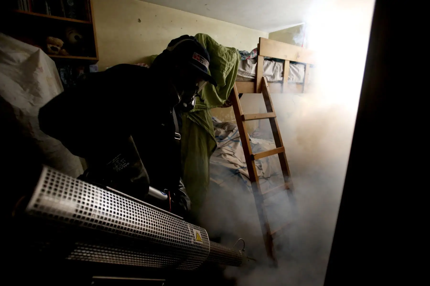 Jornada de fumigación a cargo de la DIGESA en las zonas afectadas por el aniego en San Juan de Lurigancho. Foto: ANDINA/Nathalie Sayago