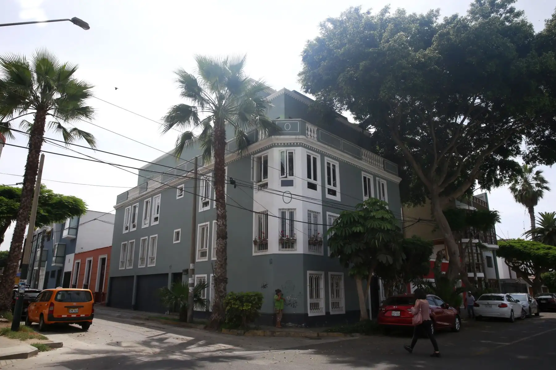 Lima es una ciudad de gran belleza arquitectónica, que aún conserva muchas de las construcciones de inicios  del siglo pasado, incluso otras muchas, de la época Republicana. En la foto una Casona antigua en esquina del turístico distrito de  Barranco. Foto: ANDINA/Nathalie Sayago
