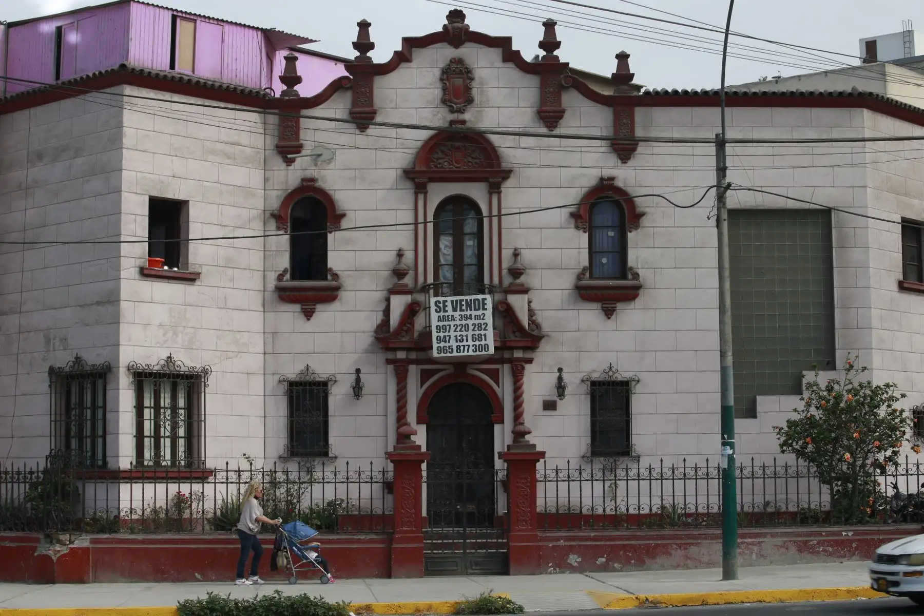 Fachada de casona en la Av. Francisco Javier Mariátegui  Foto: ANDINA/Nathalie Sayago