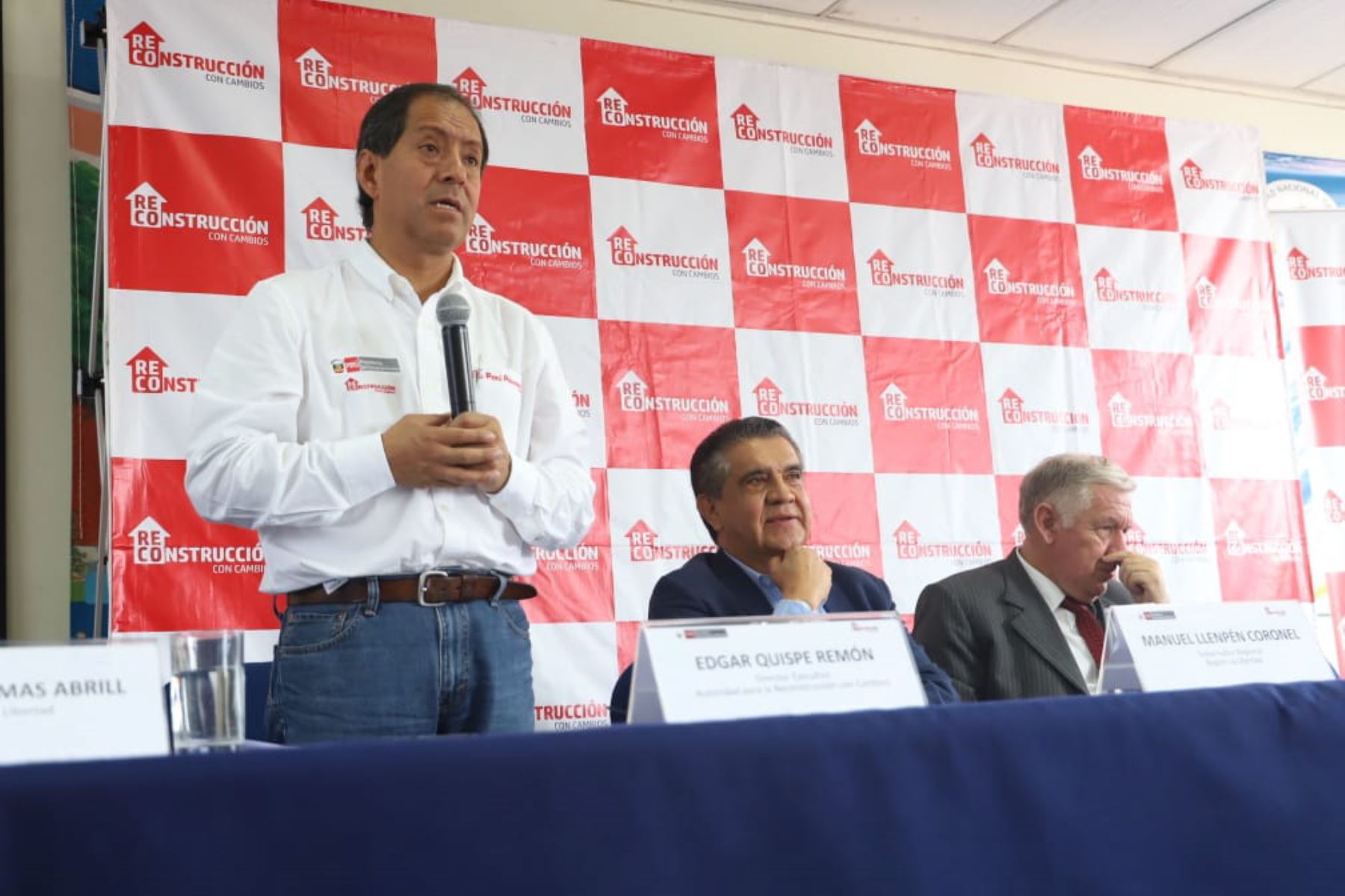 El director de la Autoridad para la Reconstrucción con Cambios, Edgar Quispe, se reunió con autoridades de la región La Libertad en la Universidad Nacional de Trujillo.