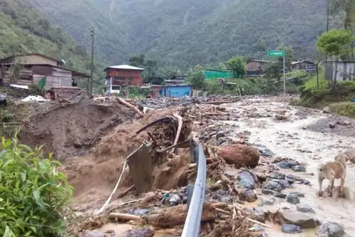 ANDINA/DifusiónCuatro desaparecidos y 20 viviendas destruidas deja caída de huaico en Ayacucho. ANDINA/Difusión