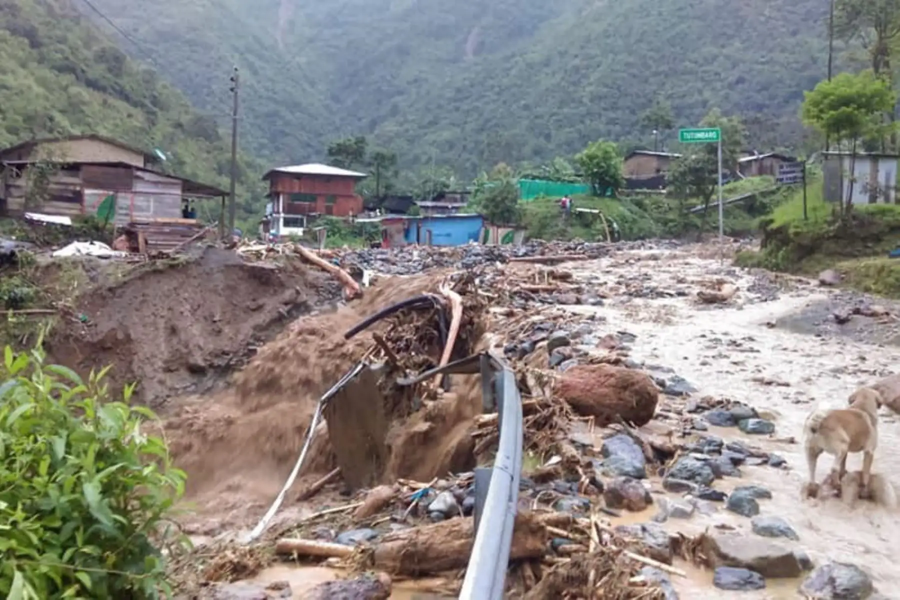 ANDINA/DifusiónCuatro desaparecidos y 20 viviendas destruidas deja caída de huaico en Ayacucho. ANDINA/Difusión