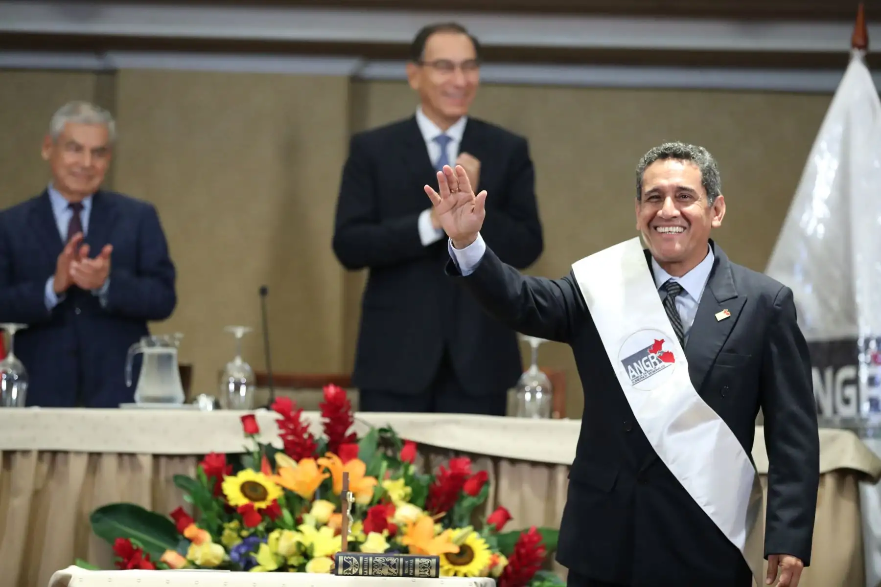 Presidente Martin Vizcarra saluda el nuevo presidente  de la Asamblea Nacional de Gobernadores Regionales (ANGR) Mesías Guevara.  

Foto: ANDINA/Juan Carlos Guzmán Negrini.