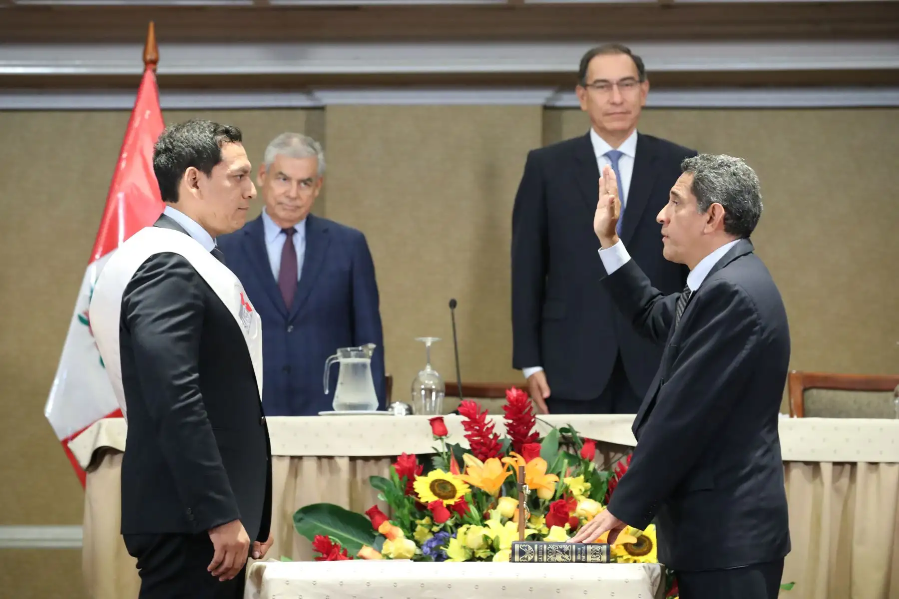 Presidente Martin Vizcarra saluda el nuevo presidente  de la Asamblea Nacional de Gobernadores Regionales (ANGR) Mesías Guevara.  

Foto: ANDINA/Juan Carlos Guzmán Negrini.