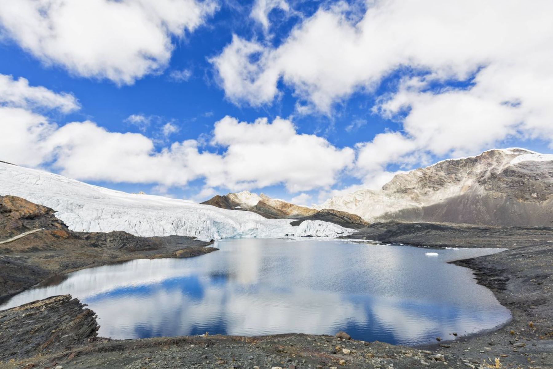 Concytec financiará investigación sobre cambios y riesgos de glaciares peruanos
