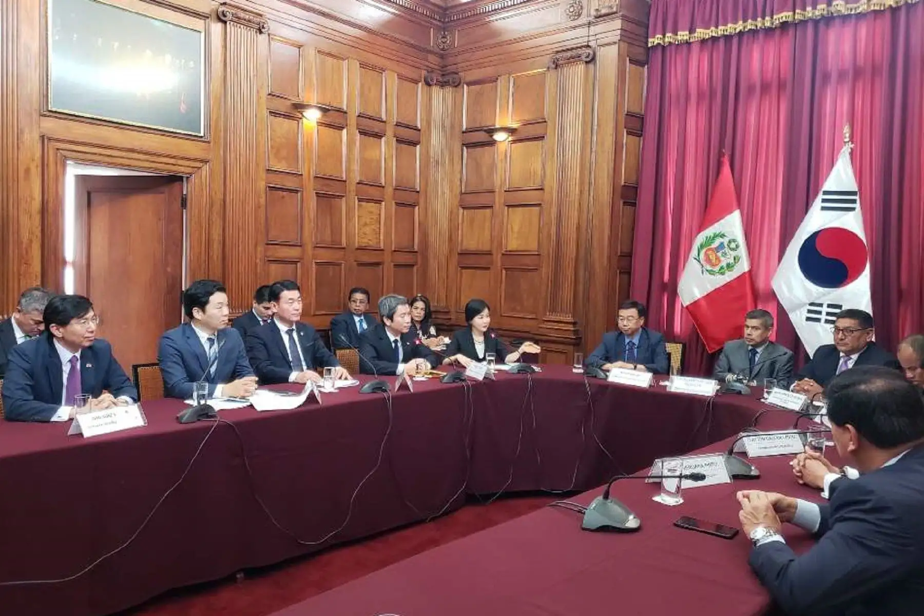 Delegación coreana visita el Congreso de la República. Foto: Cortesía.