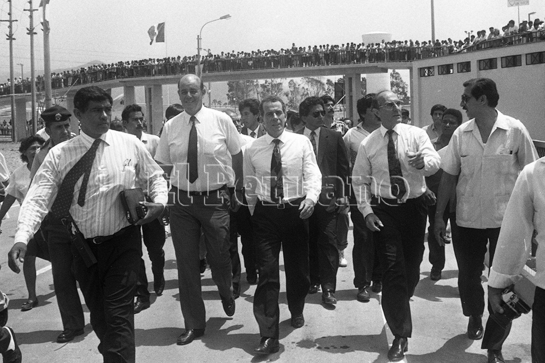 Lima - 20 diciembre 1992 / El alcalde de Lima, Ricardo Belmont, inauguró el intercambio vial sur,  más conocido como el Trébol de Monterrico. Foto: Archivo Histórico de EL PERUANO / Víctor Palomino