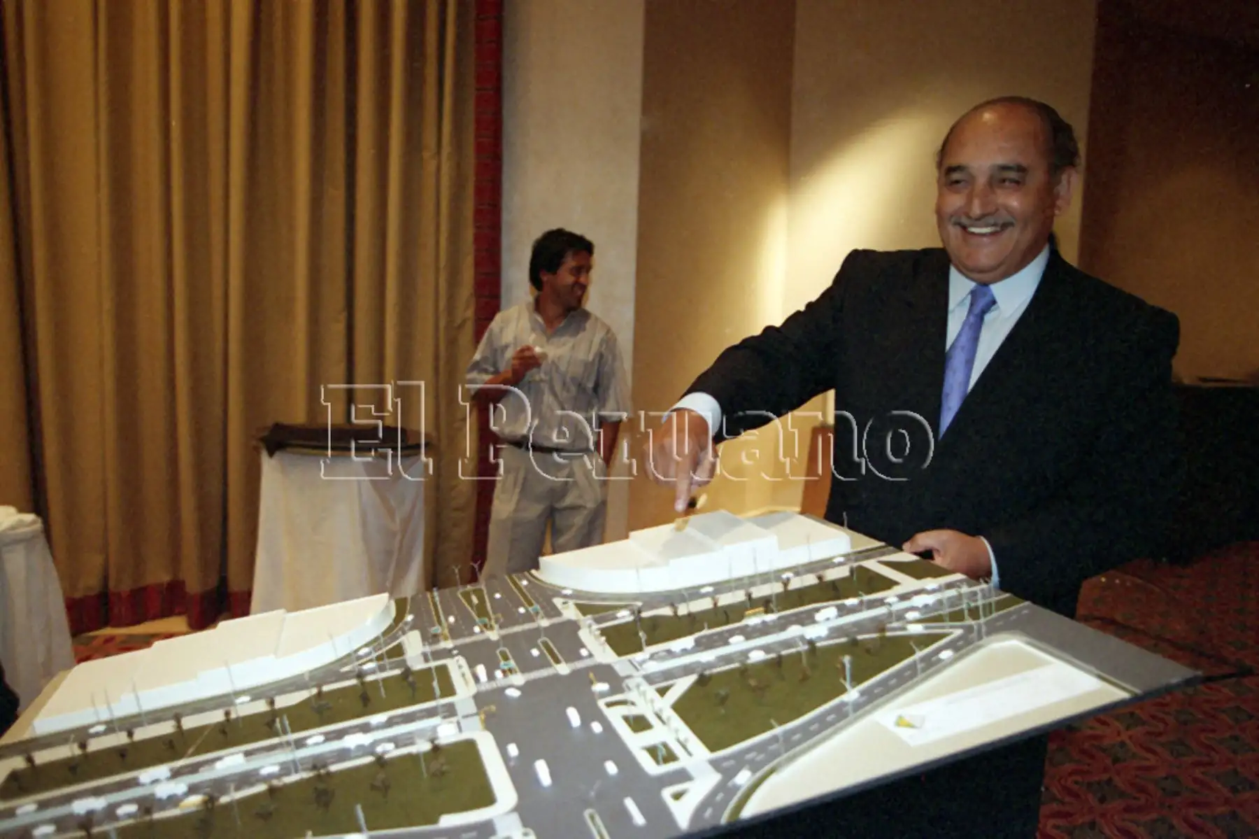 Lima - 18 diciembre 2000 / Alberto Andrade, alcalde Lima,  anunció la inauguración de la ampliación de la carretera Panamericana Norte. Foto: Archivo Histórico de EL PERUANO / Susana Aysanoa