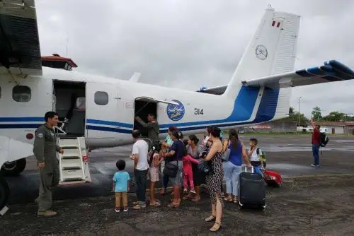 La Fuerza Aérea del Perú (FAP) implementó un puente aéreo entre Tarapoto y Yurimaguas, en la región San Martín, para atender las necesidades de la población afectada por el bloqueo de carreteras debido al hundimiento de la vía que se registró entre los kilómetros 30 y 31 de la carretera IIRSA Norte.