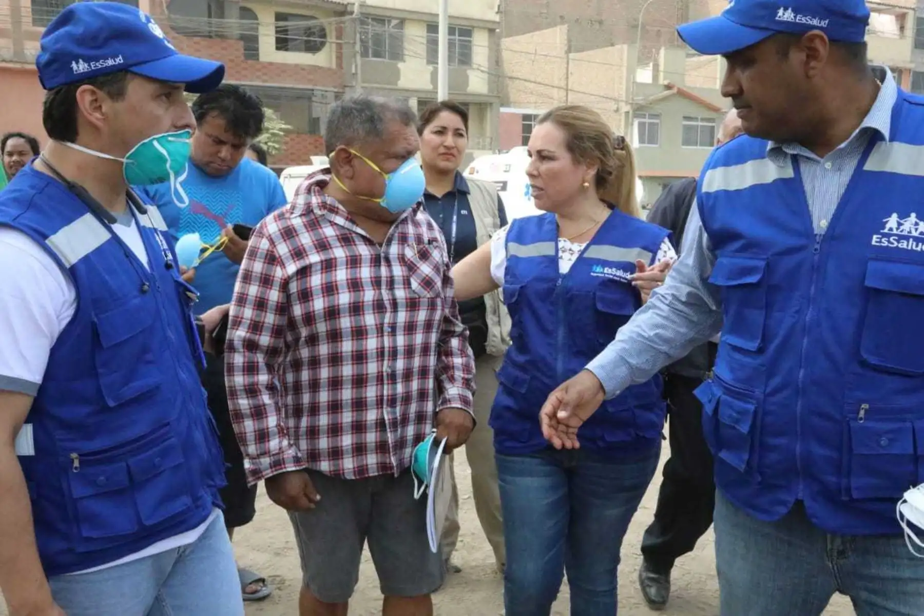 Médicos de EsSalud llevan ayuda a damnificados de SJL casa por casa. Foto: ANDINA/Difusión. Foto: ANDINA/Difusión.