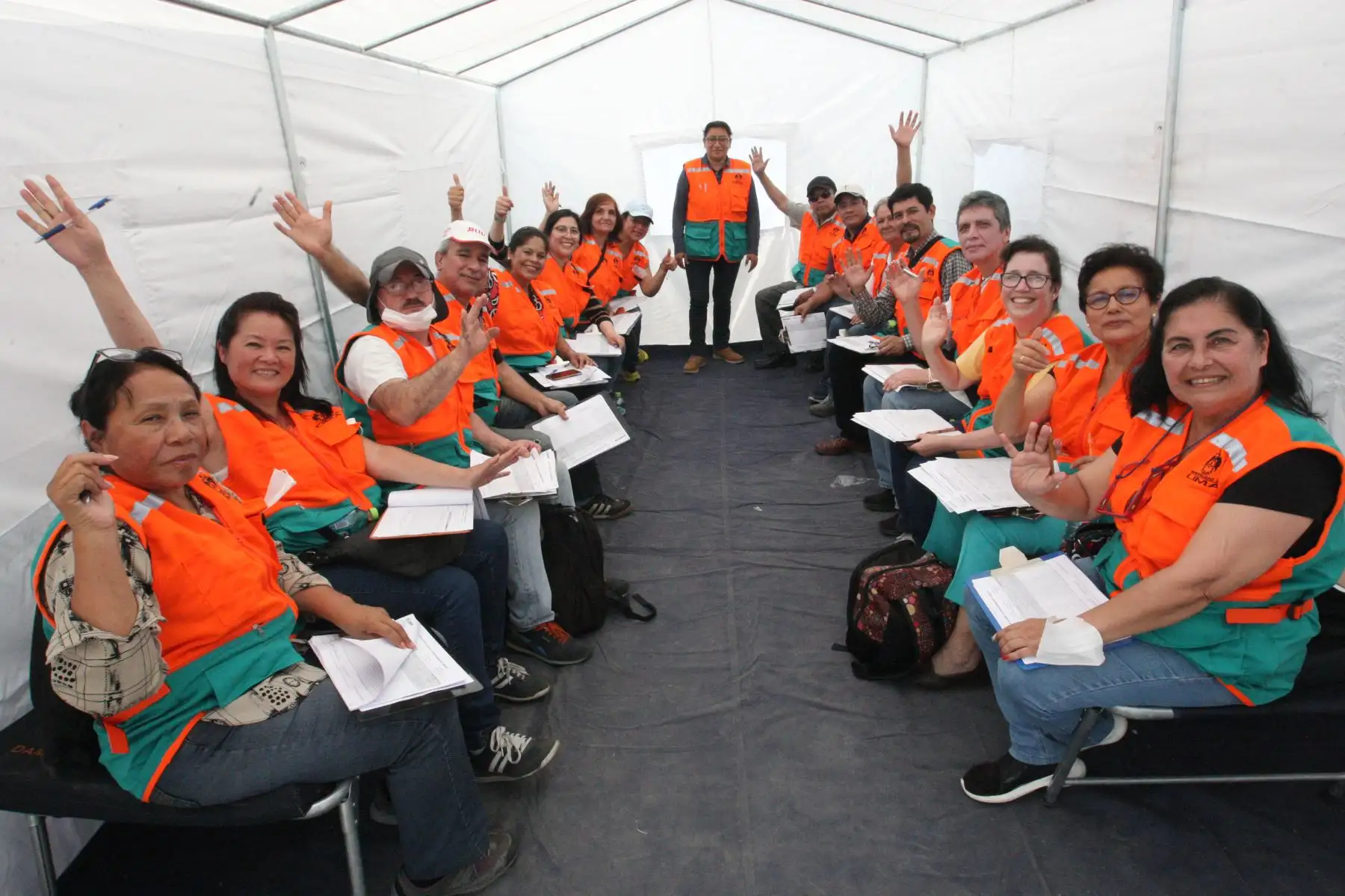 Personal de Indeci y otros sectores del estado coordinan acciones inmediatas para apoyo de los damnificados del aniego.Foto:ANDINA/Héctor Vinces.