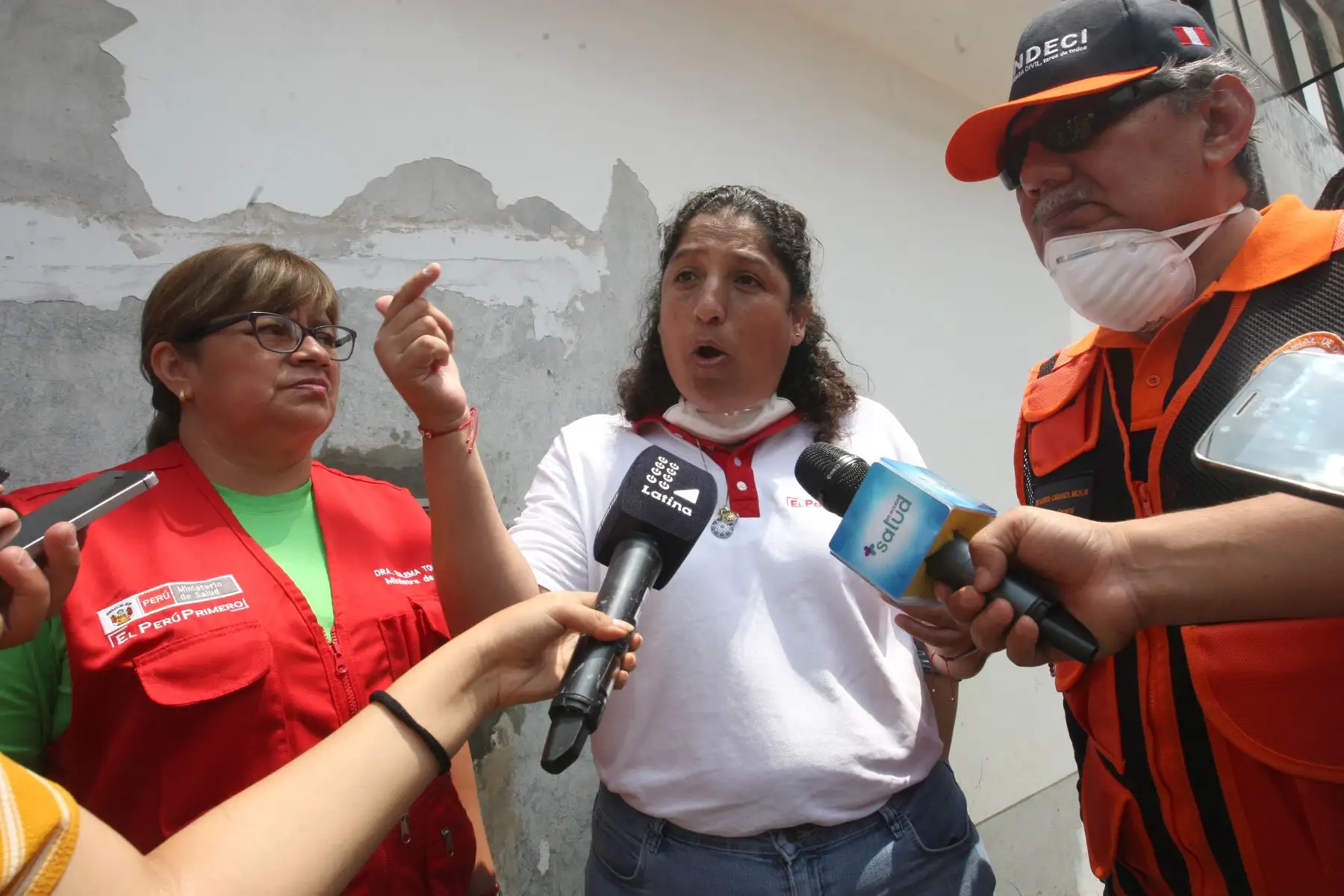 Ministros de Defensa,ambiente y salud, inspeccionan atención a los damnificados de aniego en SJL.Foto:ANDINA/Héctor Vinces.